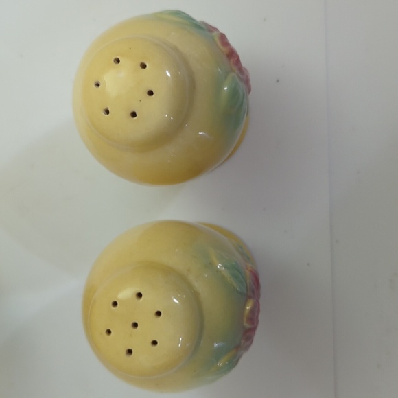 Vintage Hull Pottery Sunglow Grease Pot and Salt & Pepper Shaker Set . - Picture 4 of 8